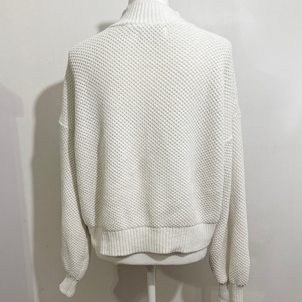 Hollister Women’s White Textured Knit Mock Neck Sweater — Size L - Picture 3 of 8